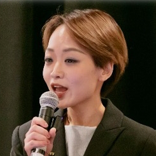 Chloe Chen (Associated Director, International Communication and Cooperation Department of Aier Eye Hospital) Chloe Chen (Associated Director, International Communication and Cooperation Department of Aier Eye Hospital)